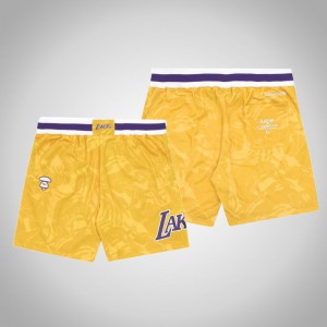 Los Angeles Lakers Hardwood Classics Men's AAPE x Mitchell Ness Shorts - Gold 101976-505